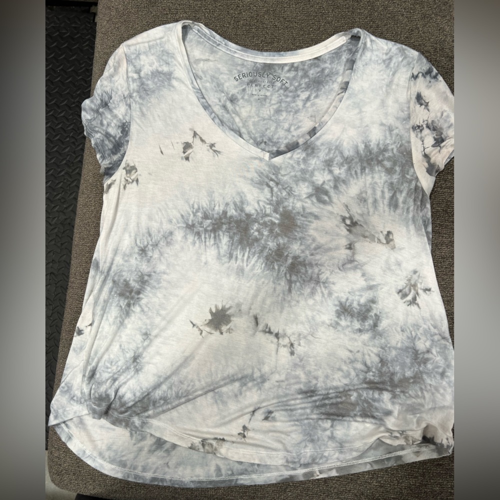 Aeropostale Tee, Size Large